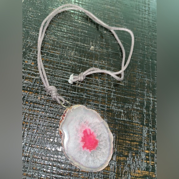 Agate Slice Necklace - Picture 2 of 2